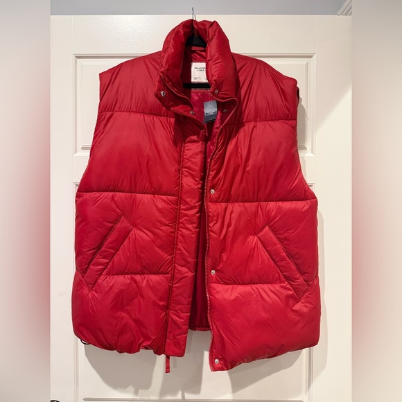 Abercrombie Women's Oversized Quilted Puffer Vest - Picture 2 of 8